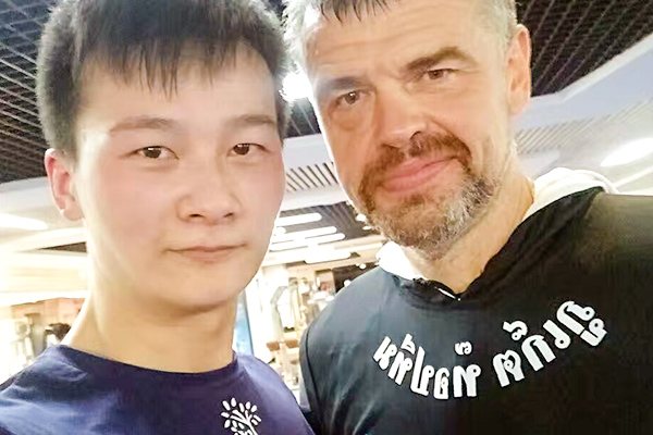 盛超副馆长和昆仑决外籍综合格斗教练010