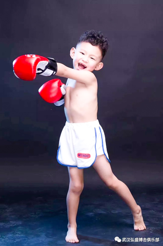 为什么要让练习武术散打的孩子参加表演和比赛？