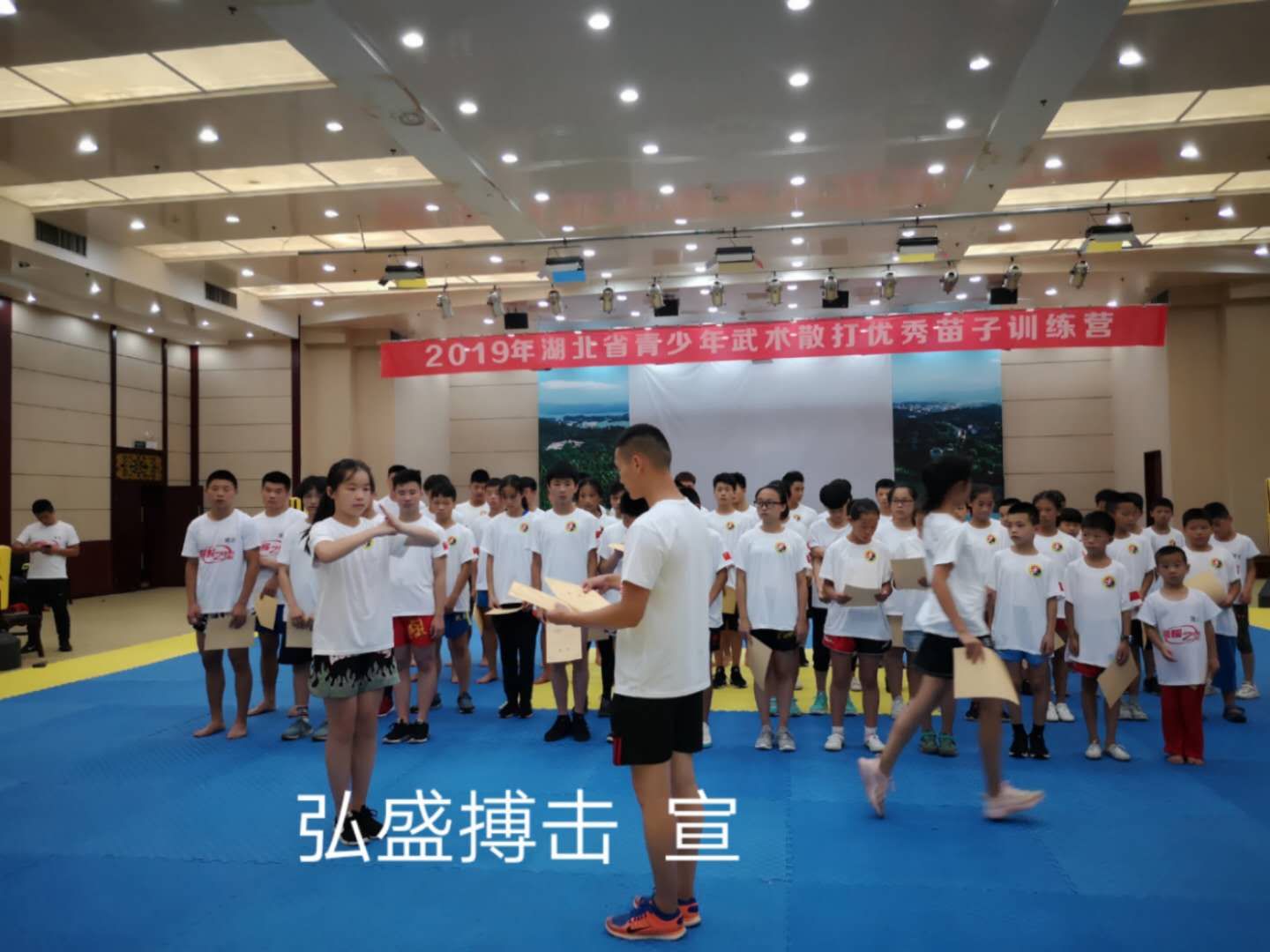 家长:教练，我家孩子今天不舒服，不去训练了。