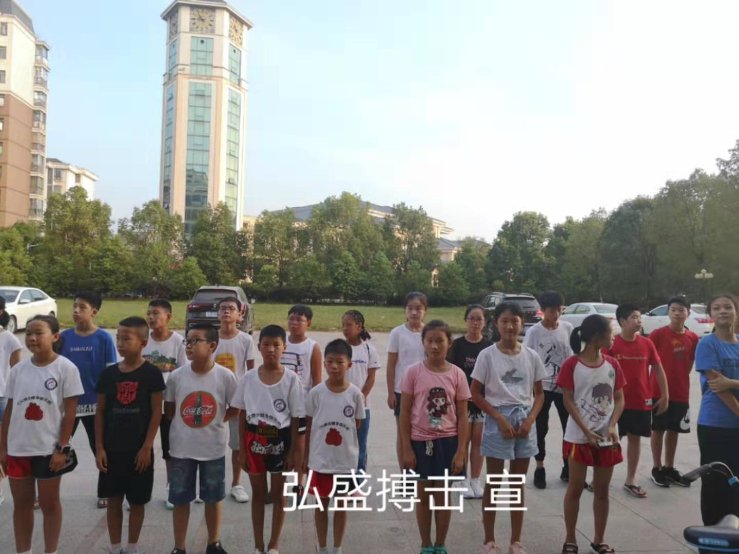 如何摆出一个正确的拳击站架？