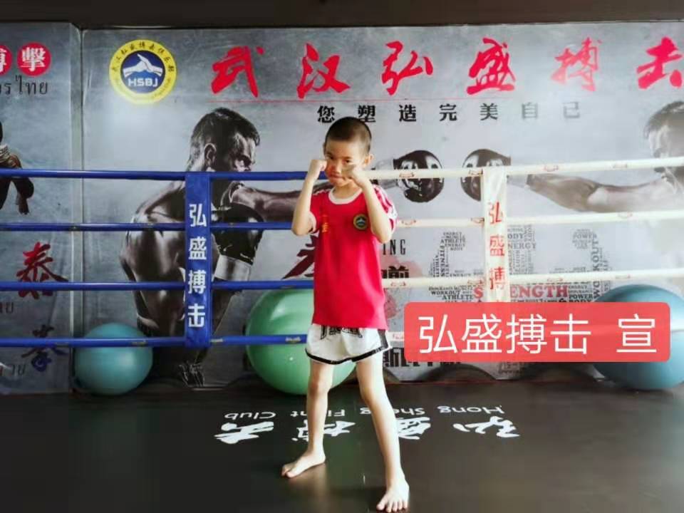 爸爸妈妈，谢谢你们让我拥有武术散打特长！